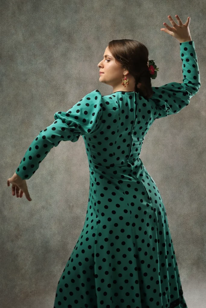 Movimiento de brazos en baile flamenco