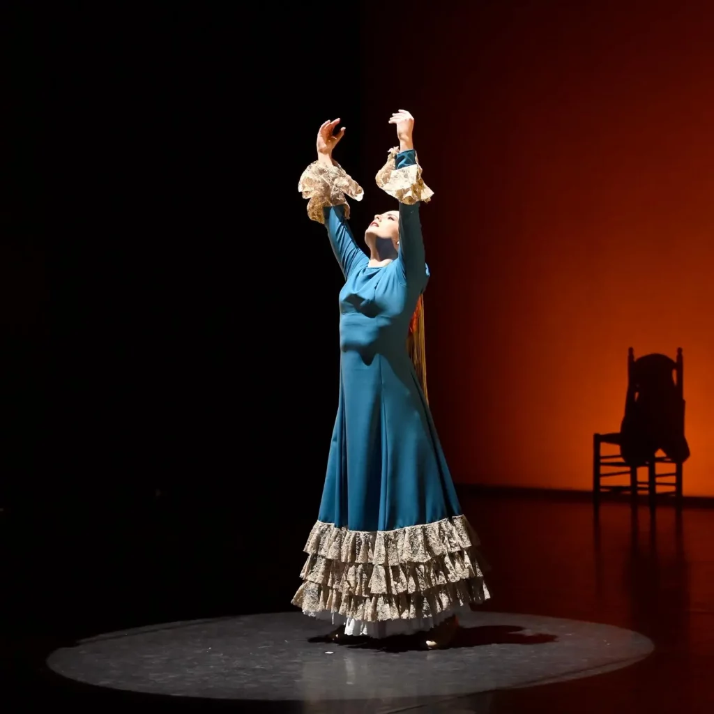 Actuación en vivo de Carmen Catena flamenca